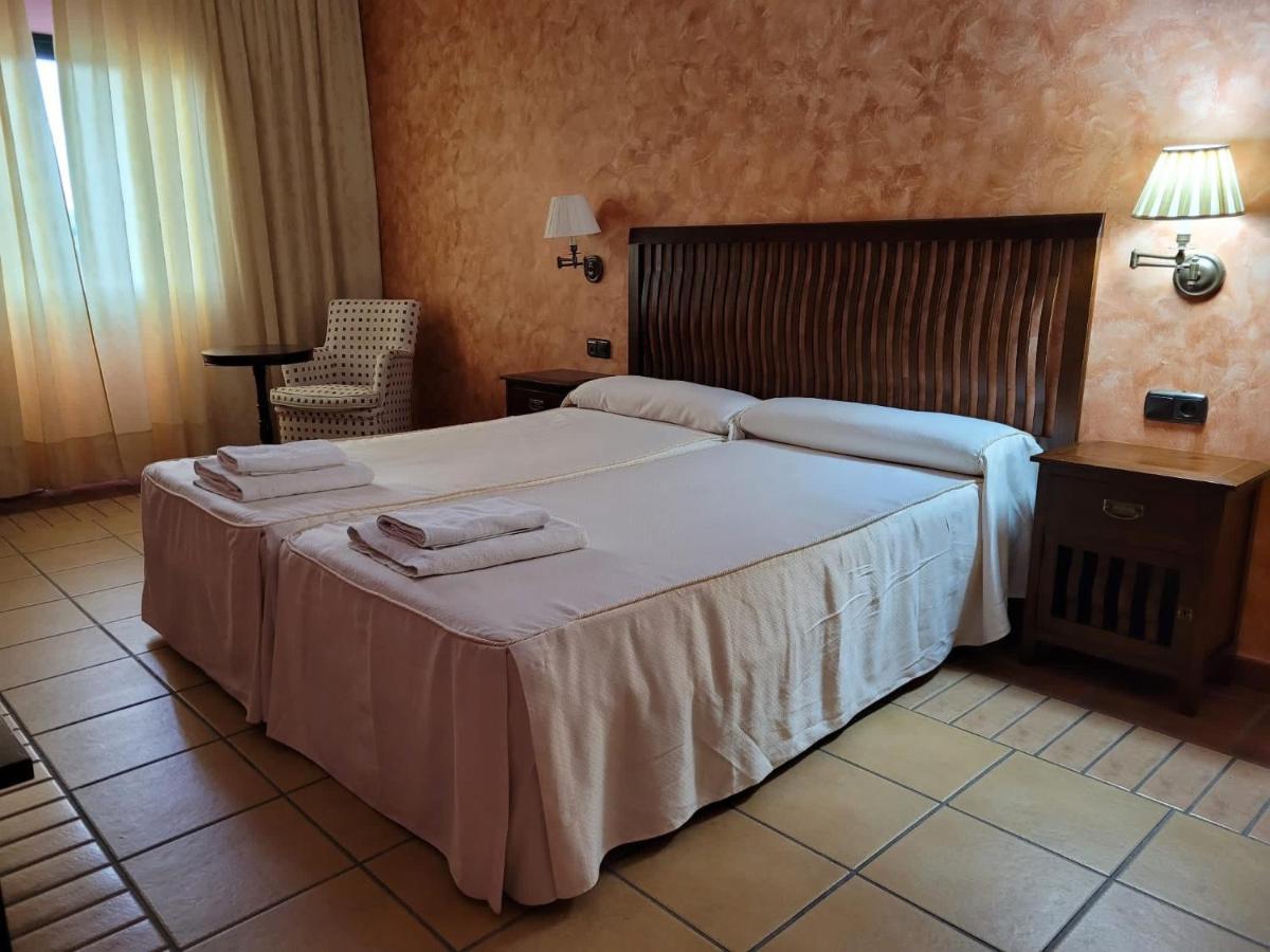 Hospedium Hotel Dona Mafalda De Castilla بلاسينثيا المظهر الخارجي الصورة