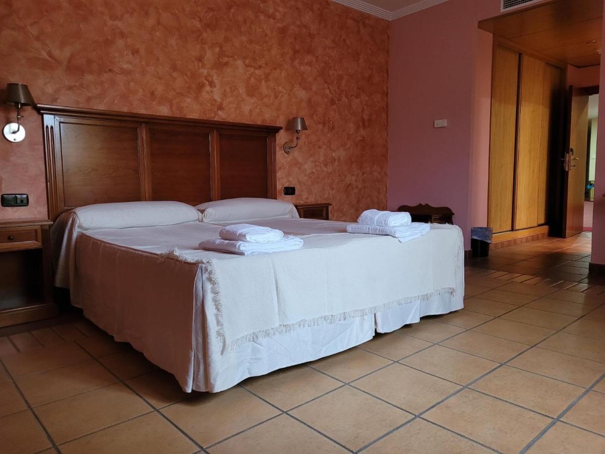 Hospedium Hotel Dona Mafalda De Castilla بلاسينثيا المظهر الخارجي الصورة