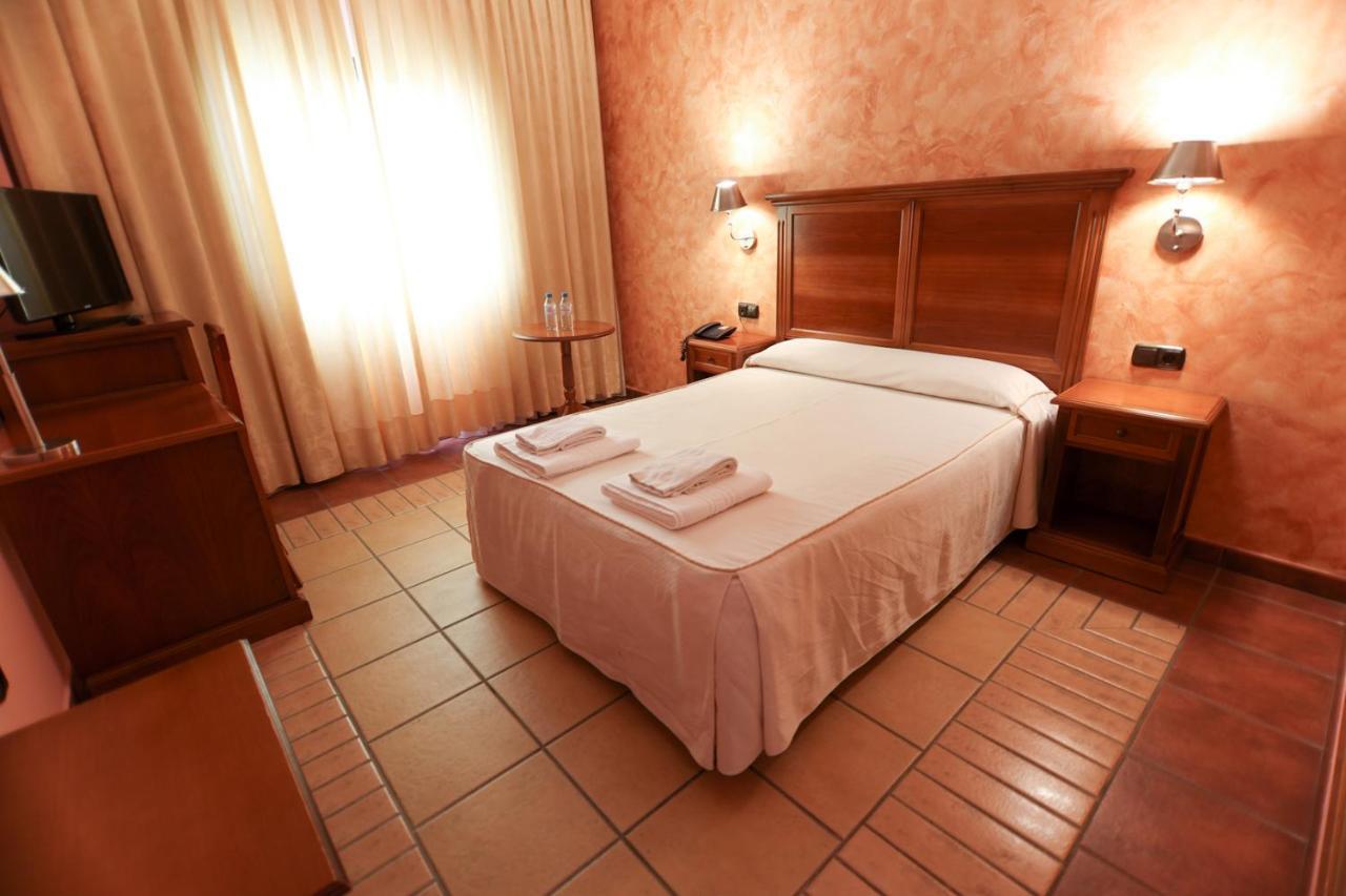 Hospedium Hotel Dona Mafalda De Castilla بلاسينثيا المظهر الخارجي الصورة