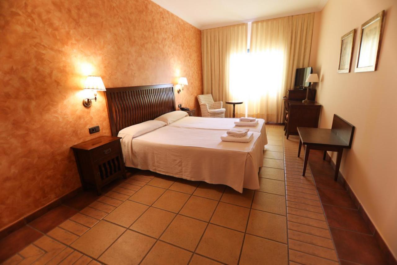 Hospedium Hotel Dona Mafalda De Castilla بلاسينثيا المظهر الخارجي الصورة