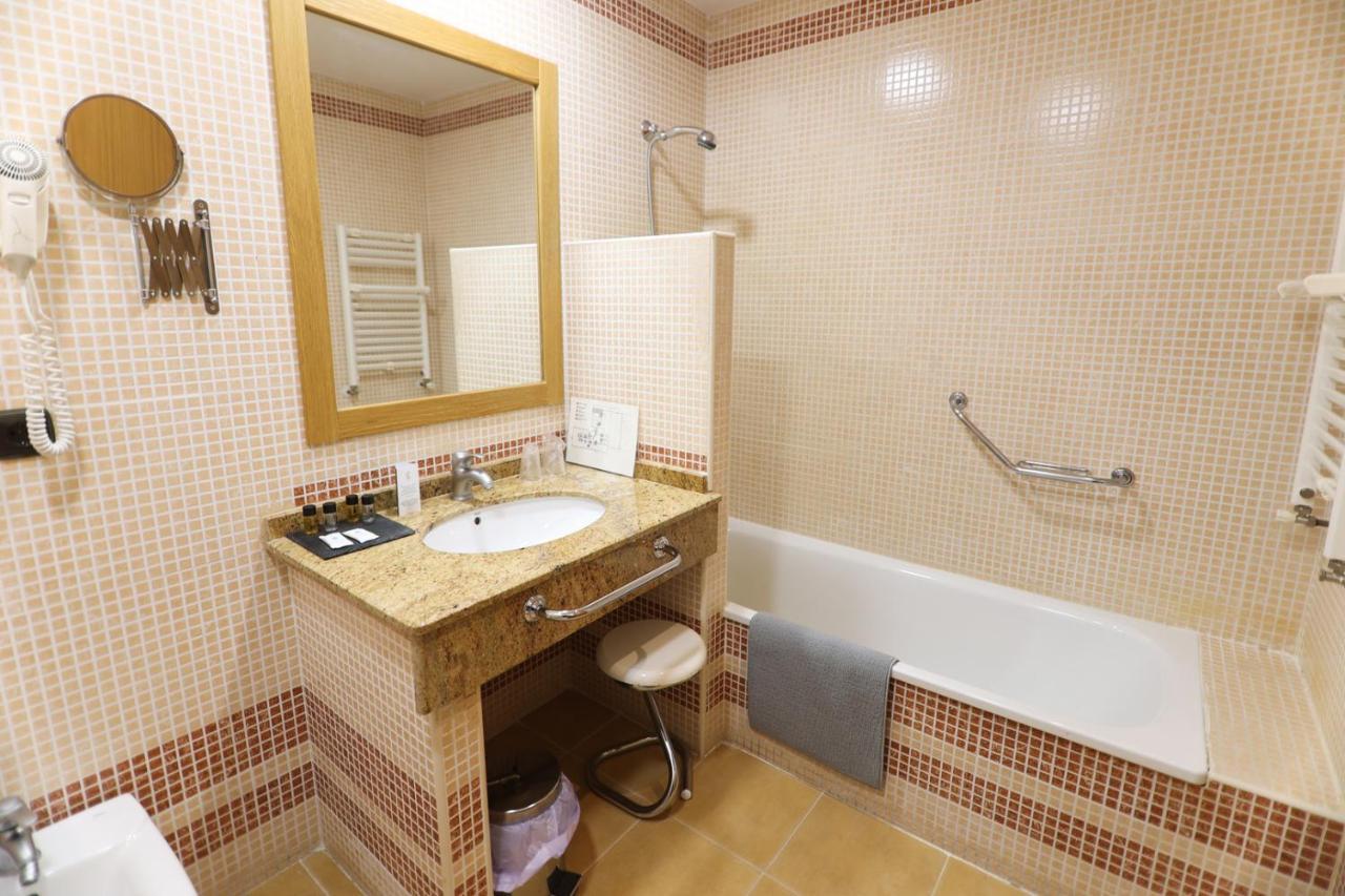 Hospedium Hotel Dona Mafalda De Castilla بلاسينثيا المظهر الخارجي الصورة