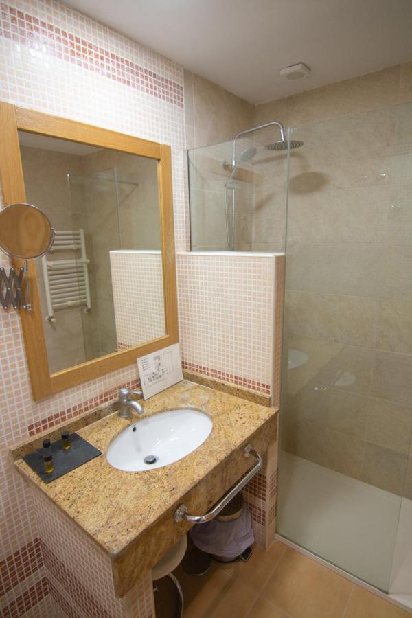 Hospedium Hotel Dona Mafalda De Castilla بلاسينثيا المظهر الخارجي الصورة
