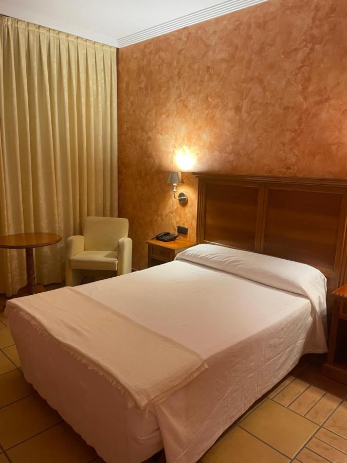 Hospedium Hotel Dona Mafalda De Castilla بلاسينثيا المظهر الخارجي الصورة