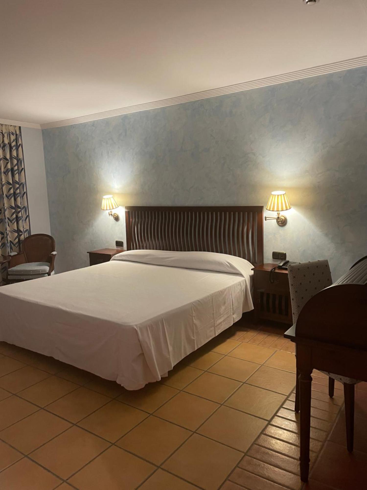 Hospedium Hotel Dona Mafalda De Castilla بلاسينثيا المظهر الخارجي الصورة
