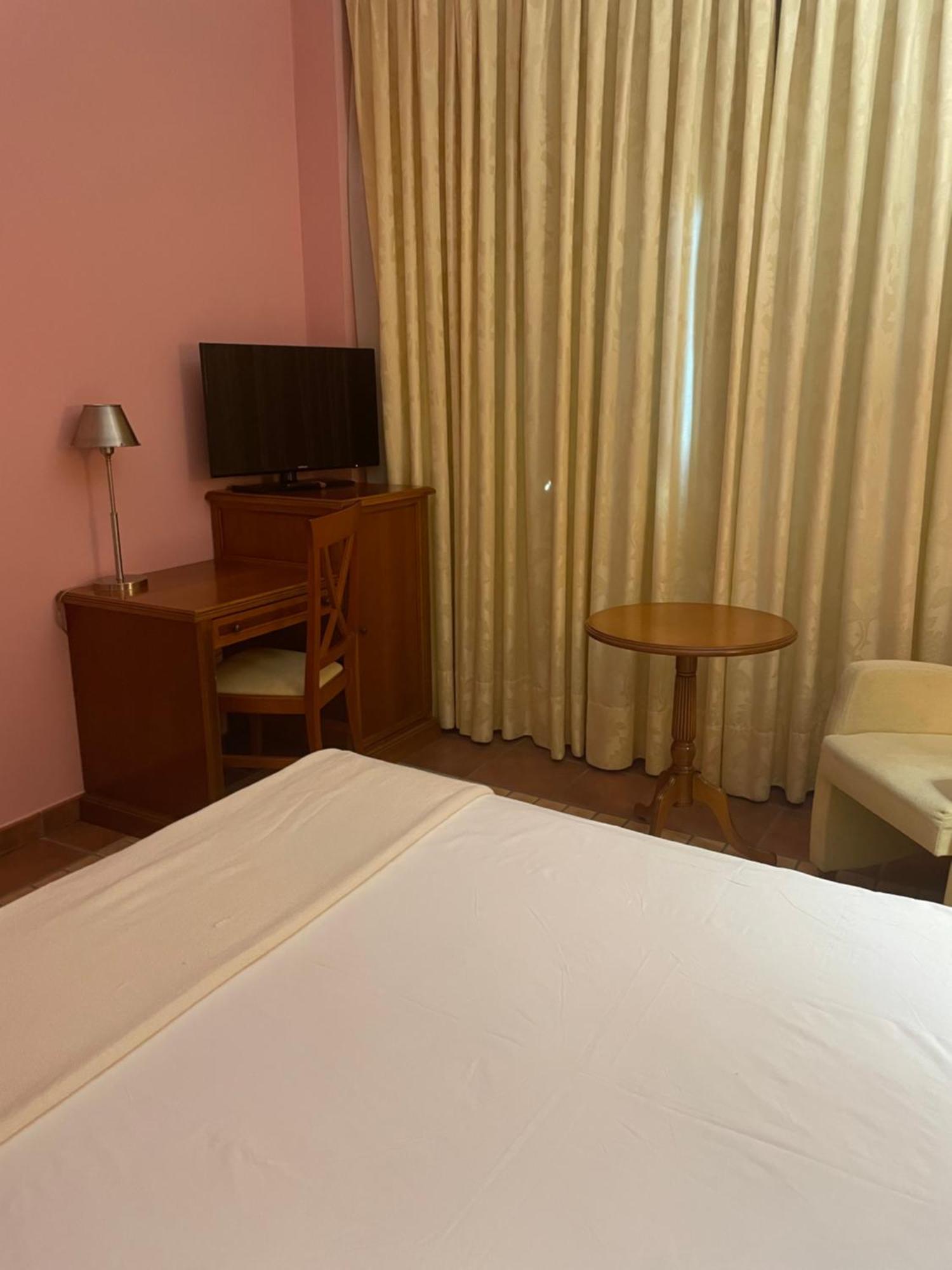 Hospedium Hotel Dona Mafalda De Castilla بلاسينثيا المظهر الخارجي الصورة